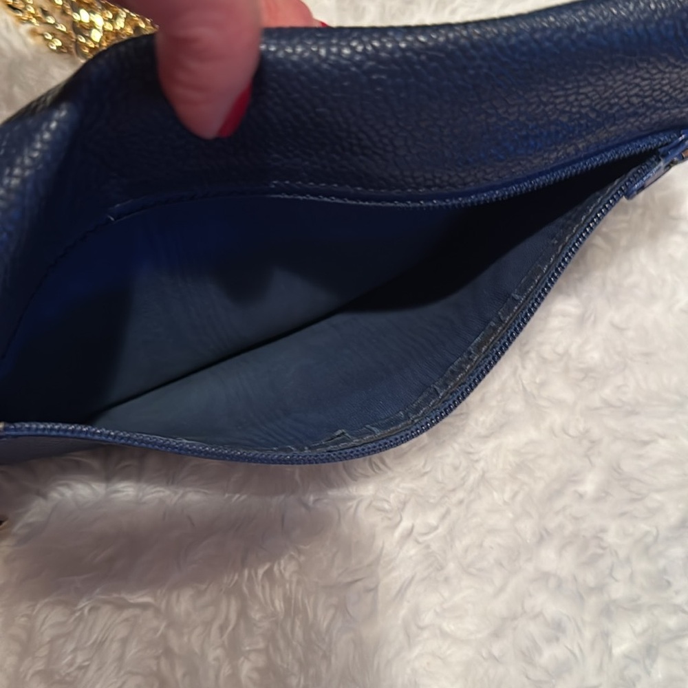 CHANEL Navy Blue Crossbody Bag with Gold Chain - Picture 12 of 16